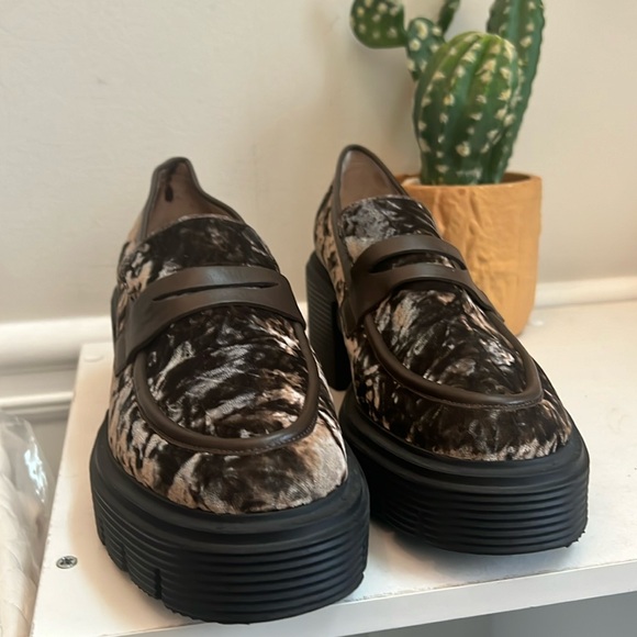 Stuart Weitzman soho Loafer Truffle Size 6.5 - Picture 1 of 10